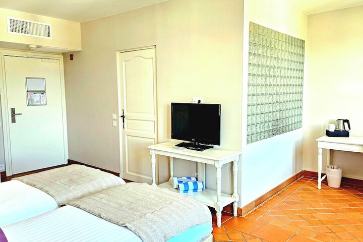 Room 32 of 127