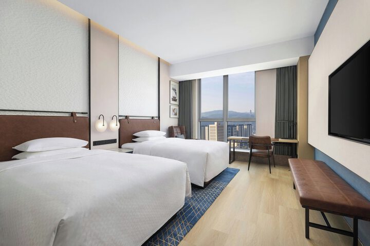 Room 9 of 37