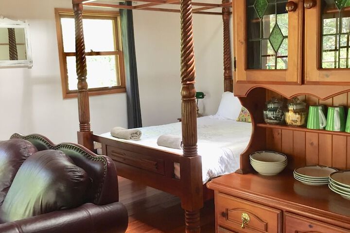 Room 2 of 83