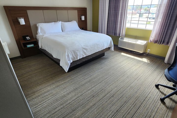Room 12 of 35