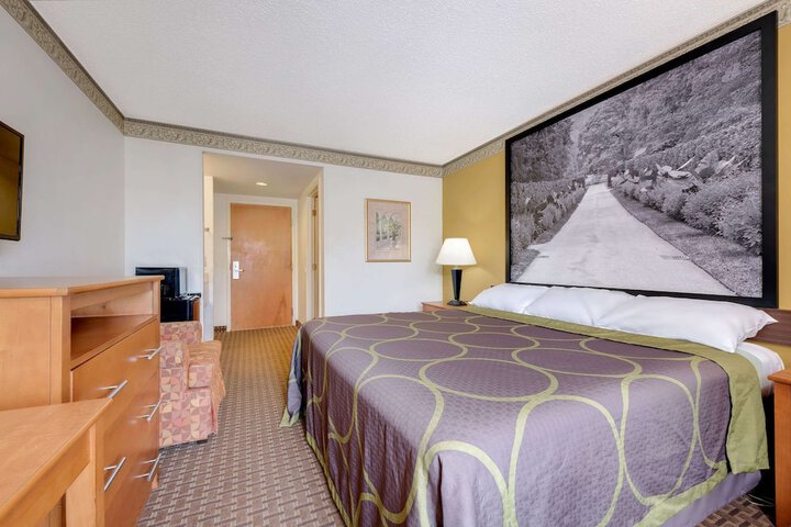 1 King Bed (7 of 14)