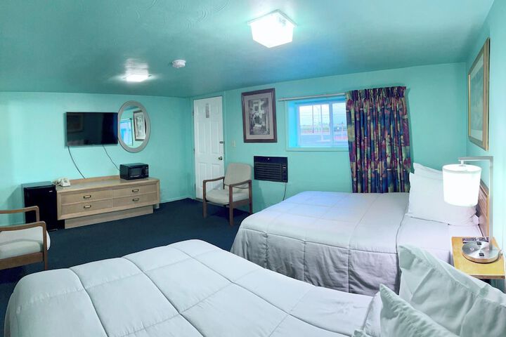 2 Double Beds (7 of 16)