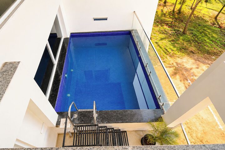 Pool 81 of 117