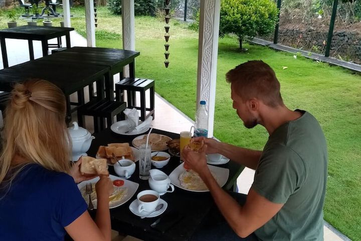 Dining 7 of 25