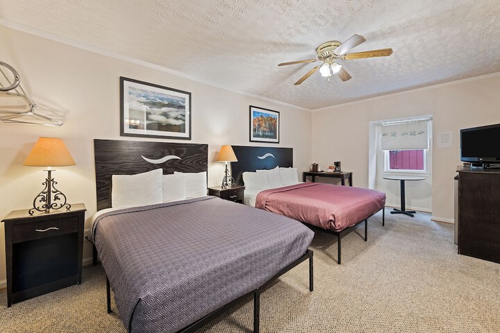 Room 6 of 12