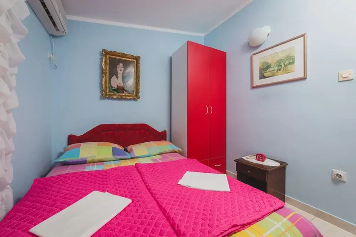 Room 3 of 19