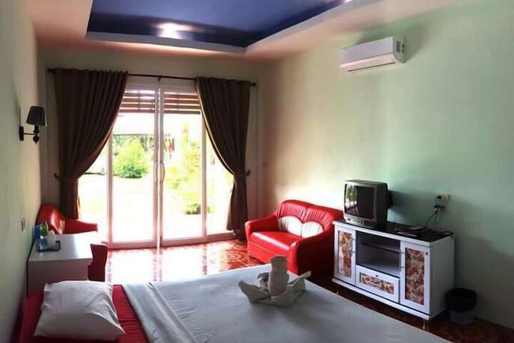Room 2 of 33