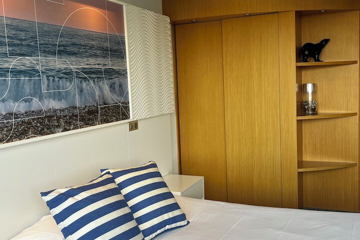 Room 10 of 35