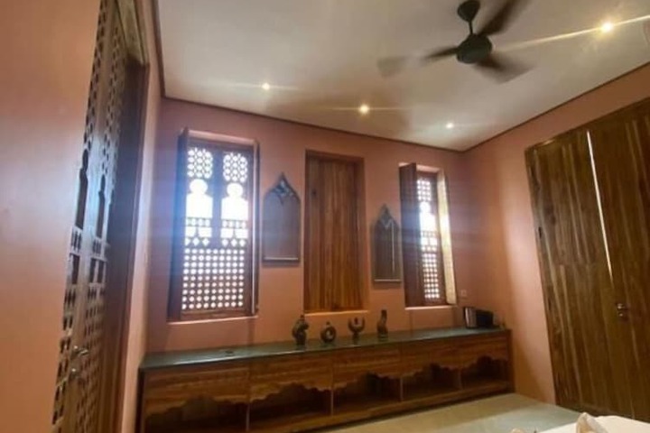 Room 8 of 34