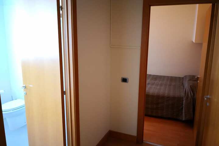 Room 21 of 86