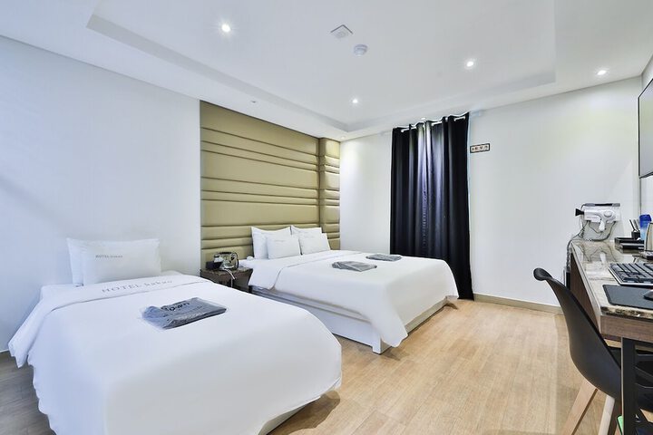 Room 7 of 34