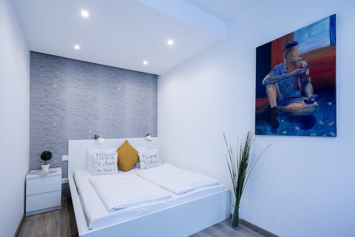Room 19 of 108
