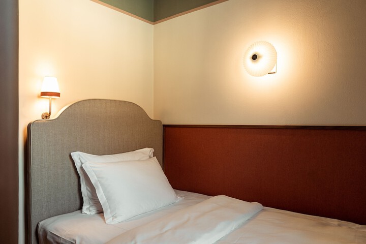 Room 8 of 92