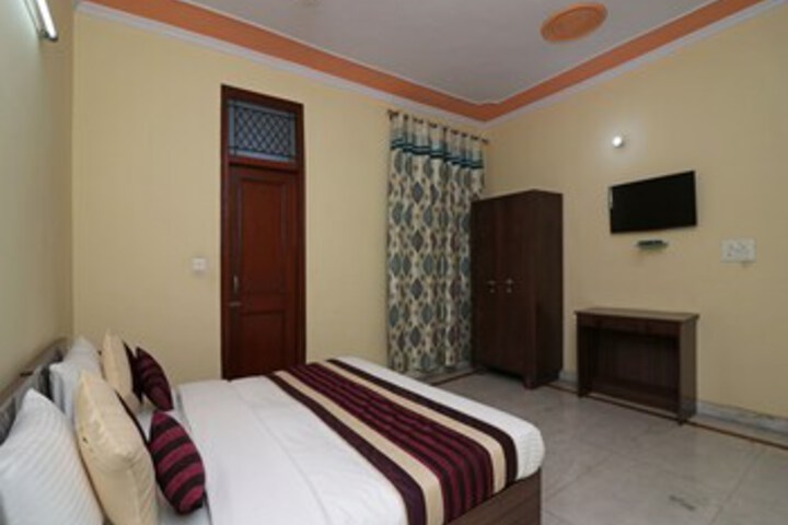Room 17 of 24