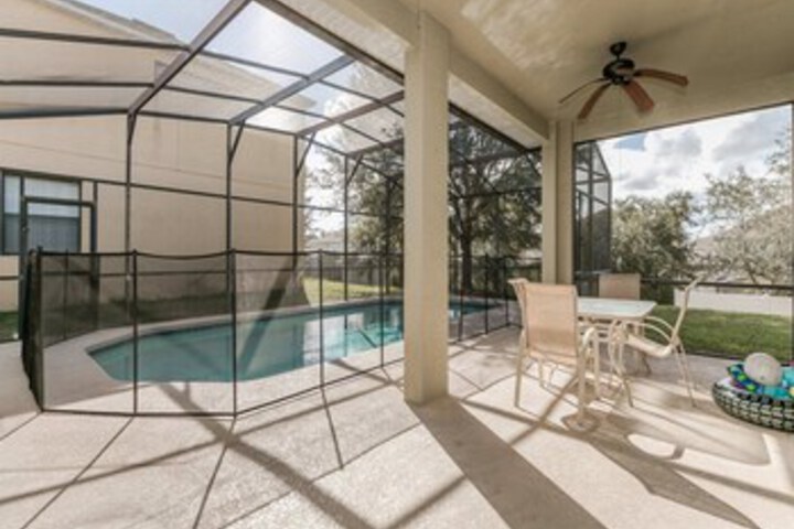 Pool 10 of 27