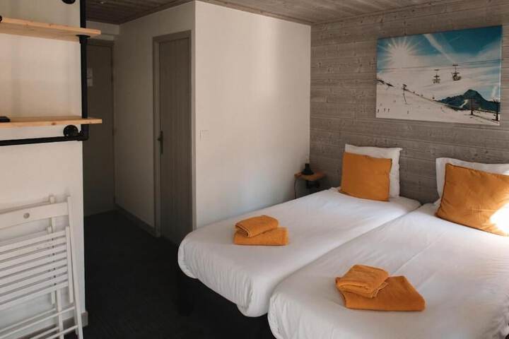 Room 3 of 20