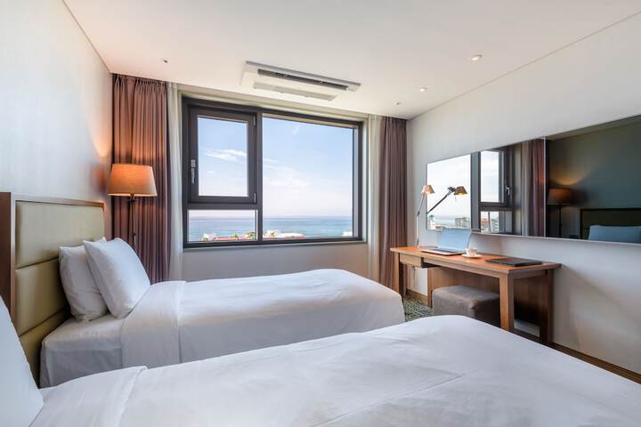 Room 20 of 153