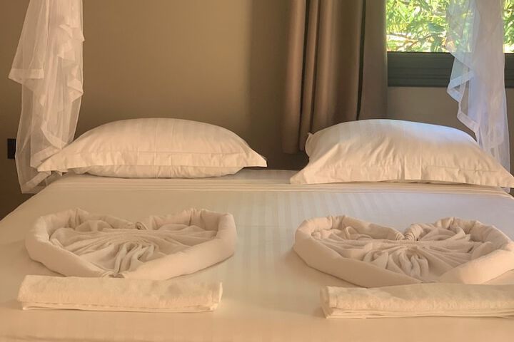 Room 2 of 8