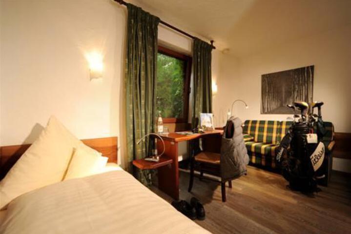 Room 28 of 67