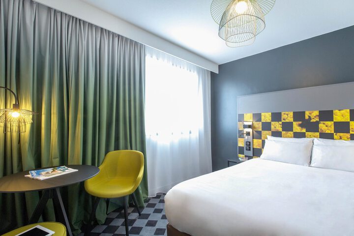 Room 10 of 132