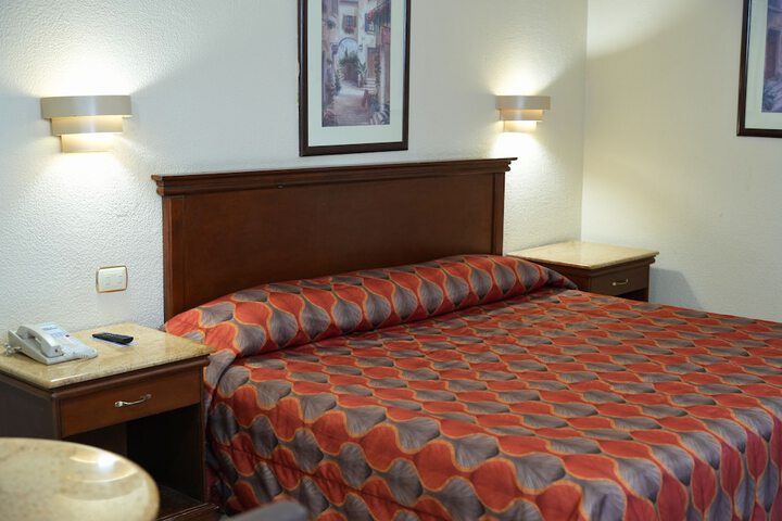Room 6 of 40