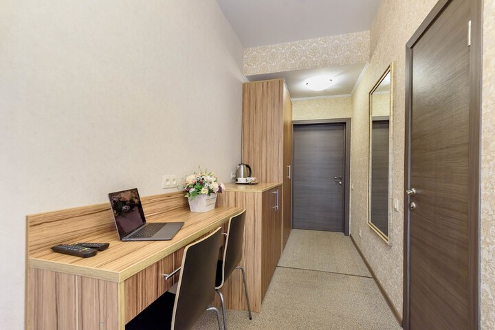 Room 32 of 53