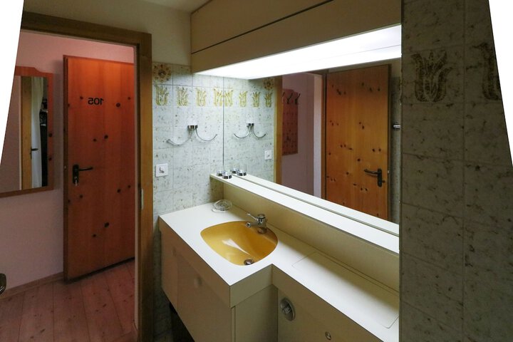 Room 135 of 169