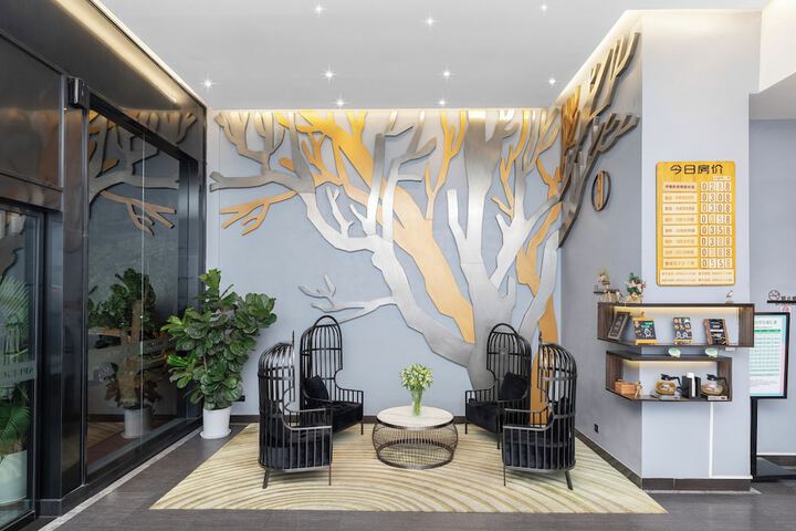 Entrance & Lobby
