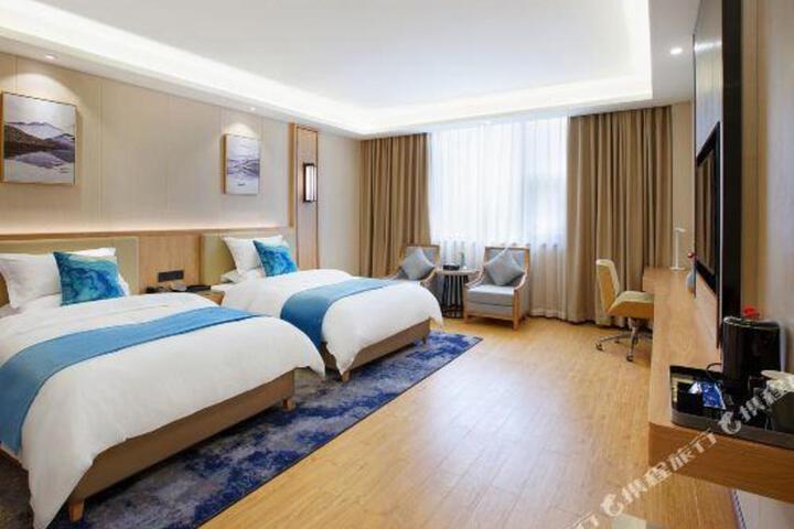 Garden Holiday Hotel (Guilin Liangjiang Sihu University of Technology)