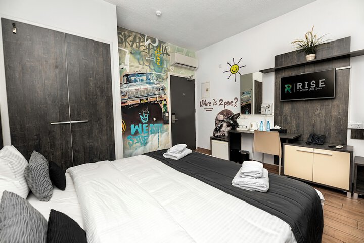 Room 26 of 198