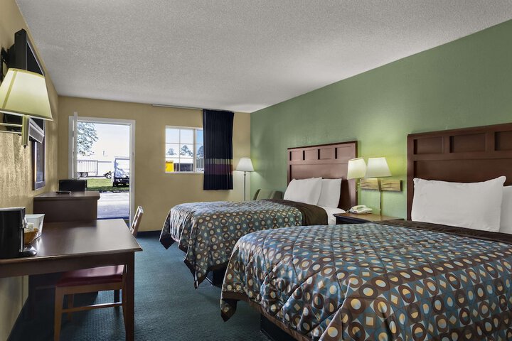 2 Double Beds (5 of 7)