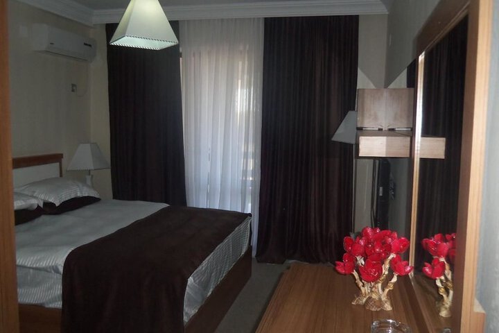 Room 5 of 27