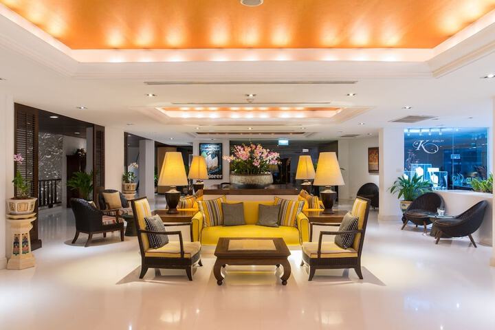 Hotel Lobby