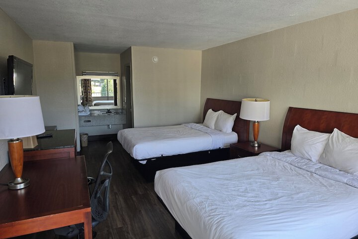 1 King Bed (8 of 13)