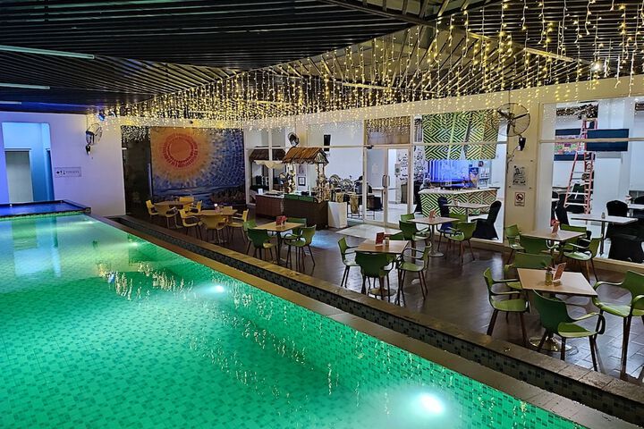 Pool Hotel