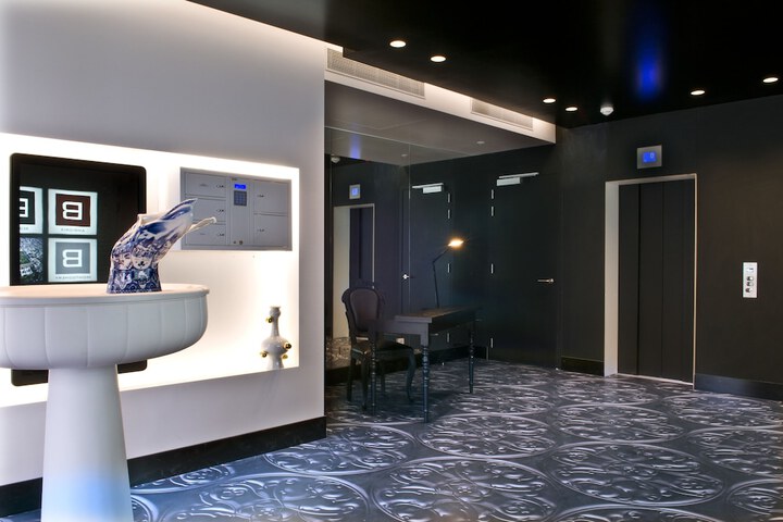 Check-in/check-out kiosk