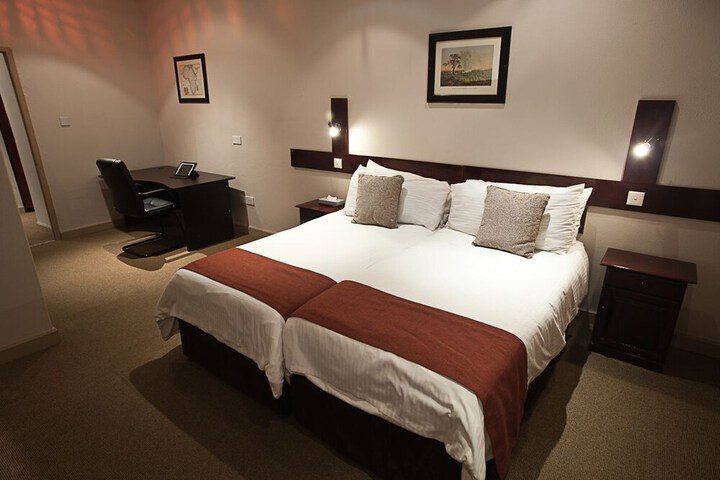 Room 2 of 37