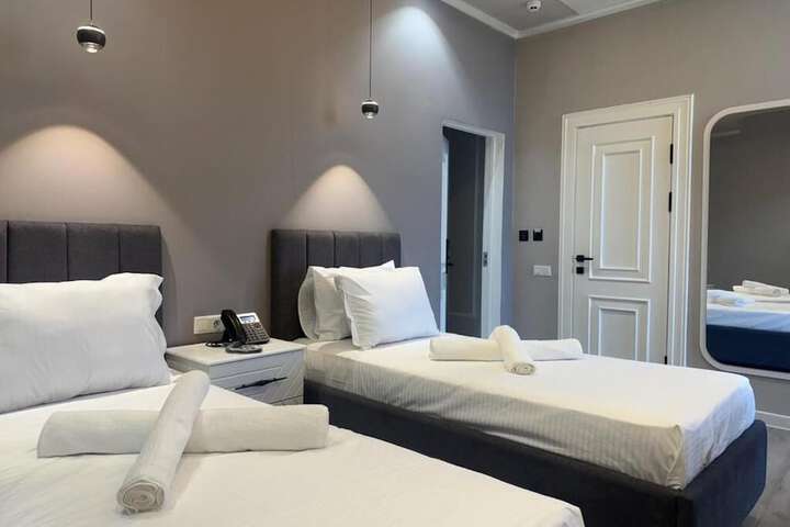 Room 16 of 37