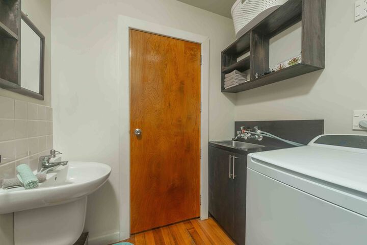 Room 25 of 28