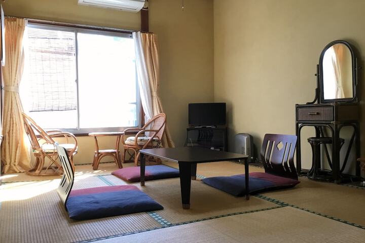 Room 5 of 92