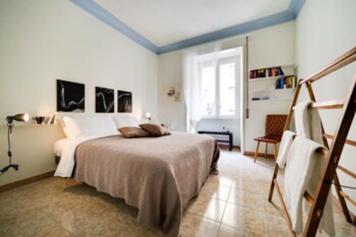 Room 5 of 16