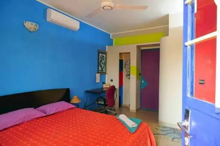 Room 5 of 18