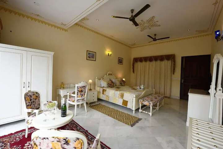 Room 15 of 72