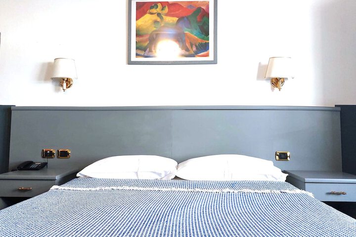 Room 5 of 62