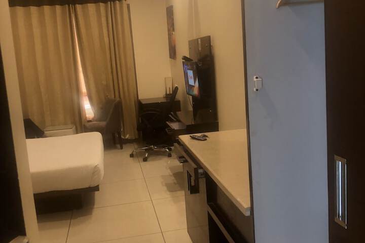 Room 10 of 42