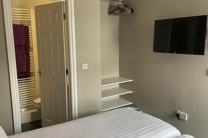Room 26 of 193