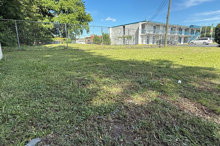 Hotel Exterior 42 of 49