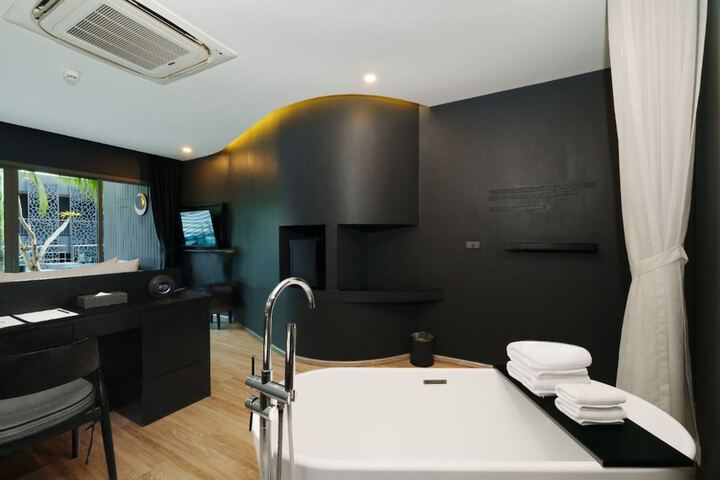 Room 32 of 54
