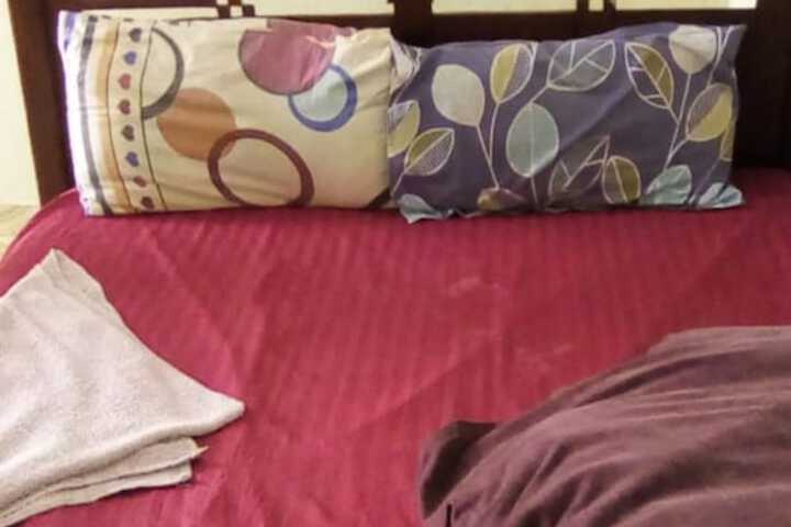 Room 7 of 12