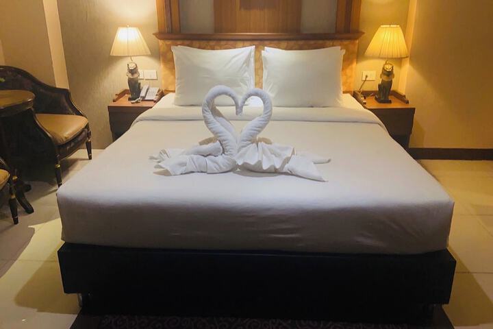 Room 28 of 77